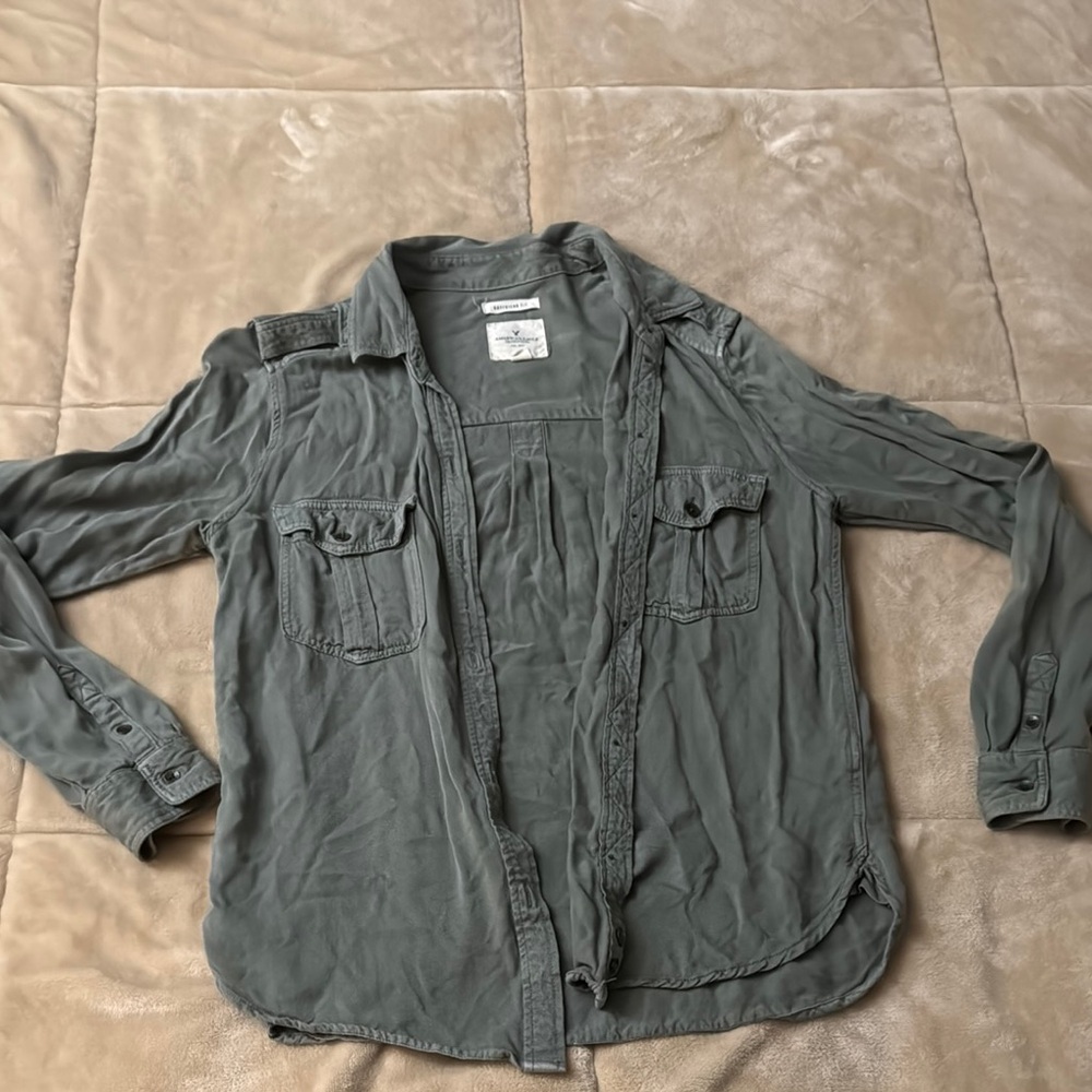 American Eagle Women’s Green Button Up - Small